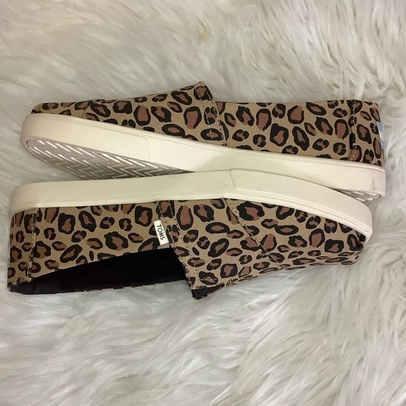 NWOB Toms Alpargata Leopard Canvas Slip-Ons Sz-7 - Picture 4 of 7